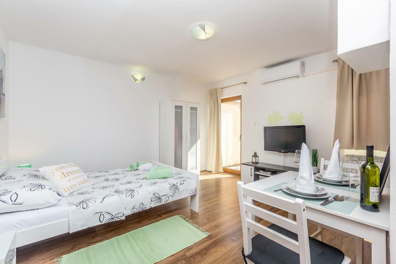 Studio Apartman Magdalena Apartment Omisalj Exterior photo